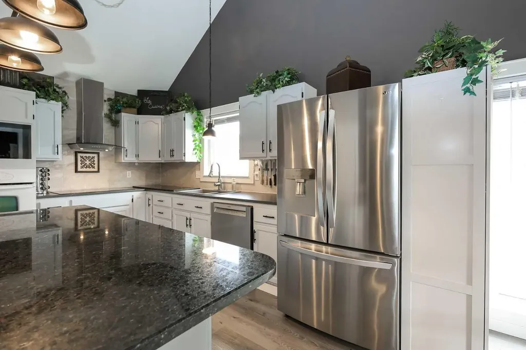 25 Kee Close Red Deer AB T4P 3M4