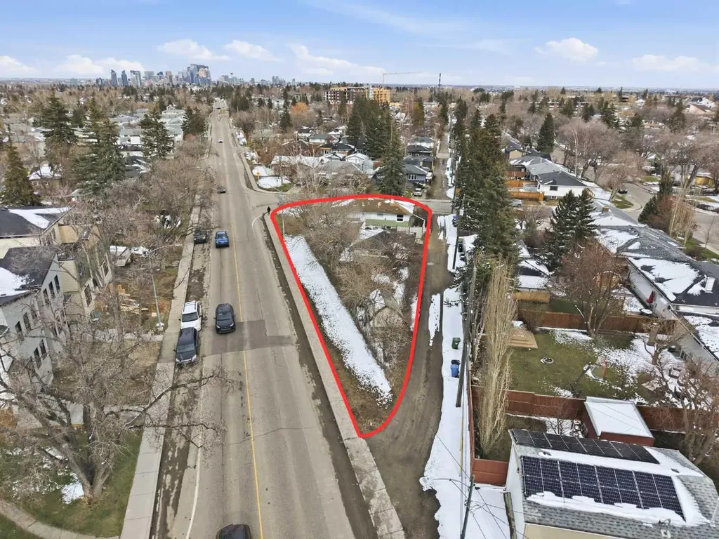 3439 33 Street SW Calgary AB T3E 2V3