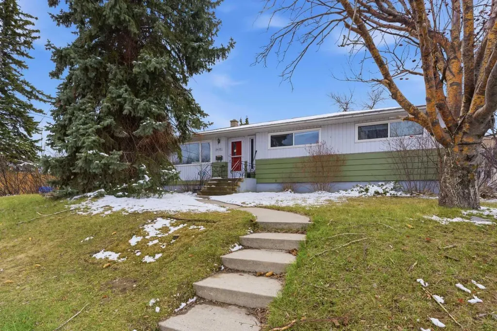 3439 33 Street SW Calgary AB T3E 2V3