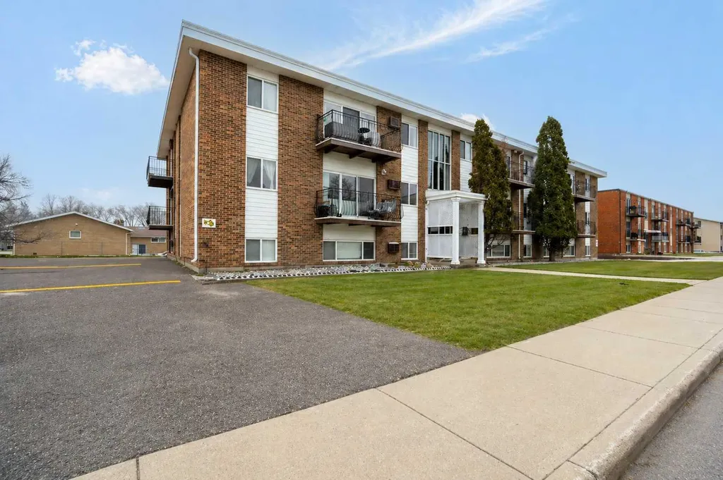 663 12 Street NW Medicine Hat AB T1A7M1