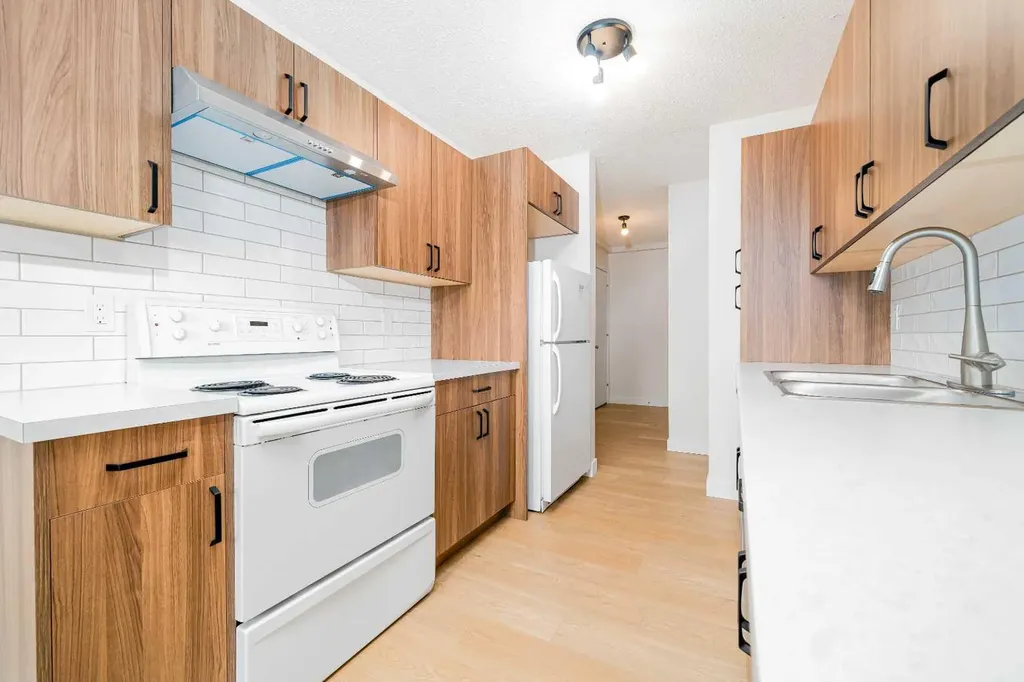 663 12 Street NW Medicine Hat AB T1A7M1
