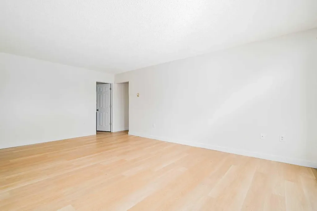 663 12 Street NW Medicine Hat AB T1A7M1