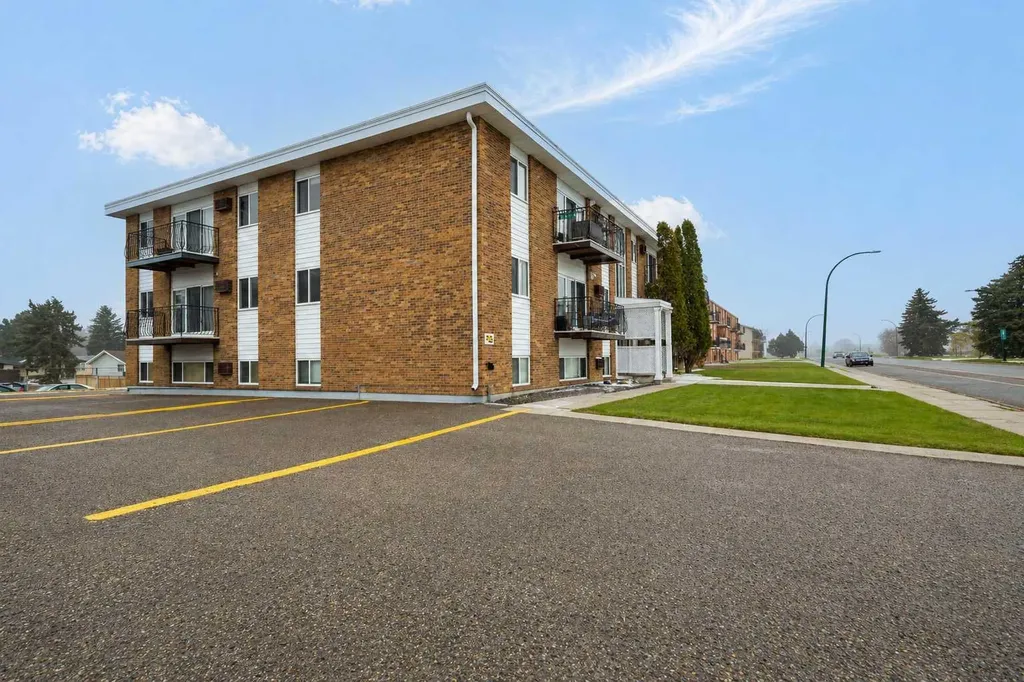 663 12 Street NW Medicine Hat AB T1A7M1