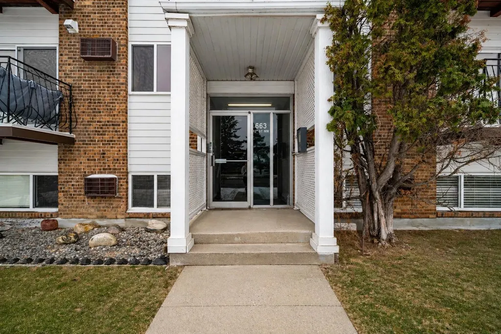 663 12 Street NW Medicine Hat AB T1A7M1