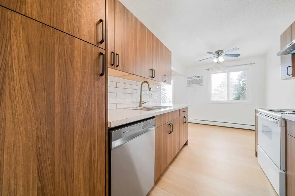 663 12 Street NW Medicine Hat AB T1A7M1