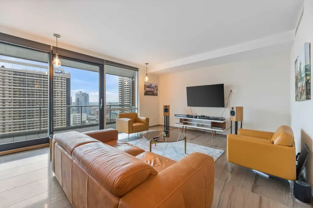 108 9 Avenue SW Calgary AB T2P 0S9