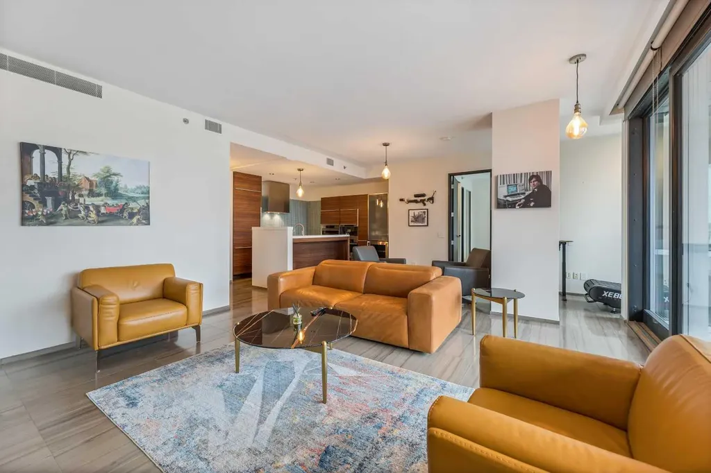 108 9 Avenue SW Calgary AB T2P 0S9