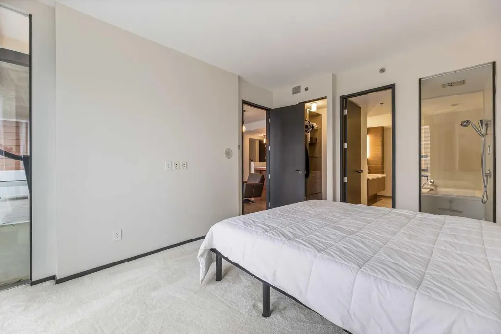 108 9 Avenue SW Calgary AB T2P 0S9