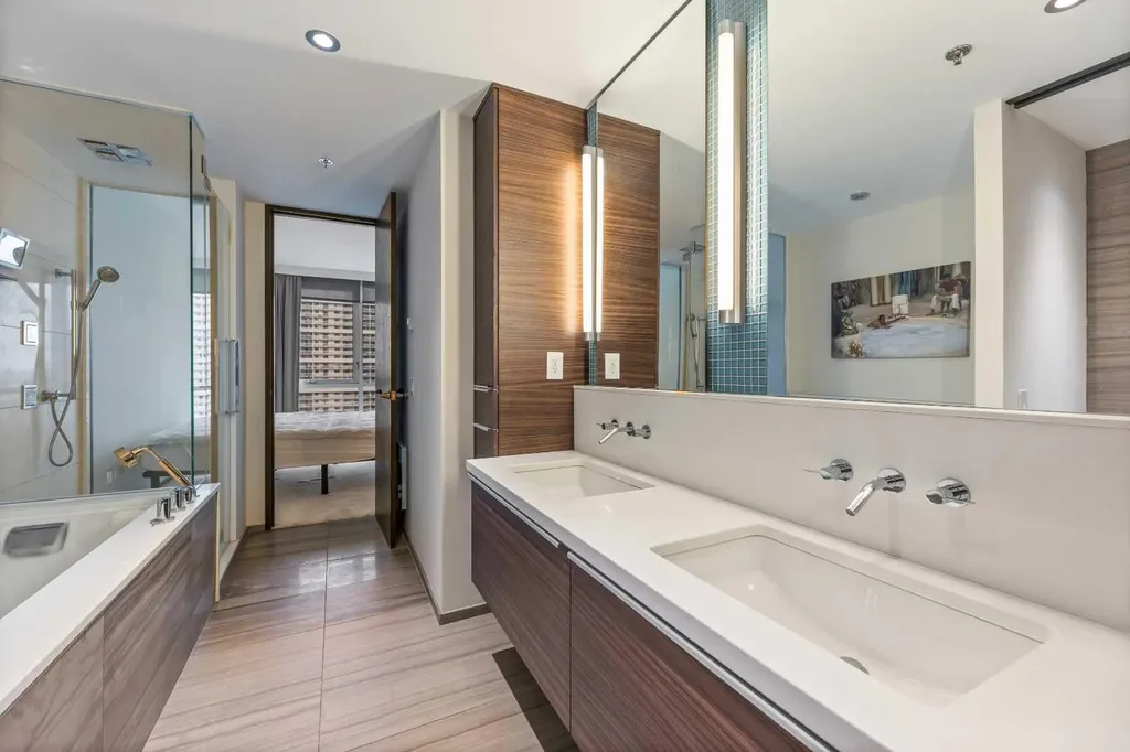108 9 Avenue SW Calgary AB T2P 0S9