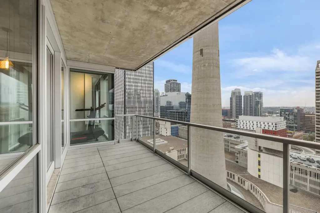 108 9 Avenue SW Calgary AB T2P 0S9