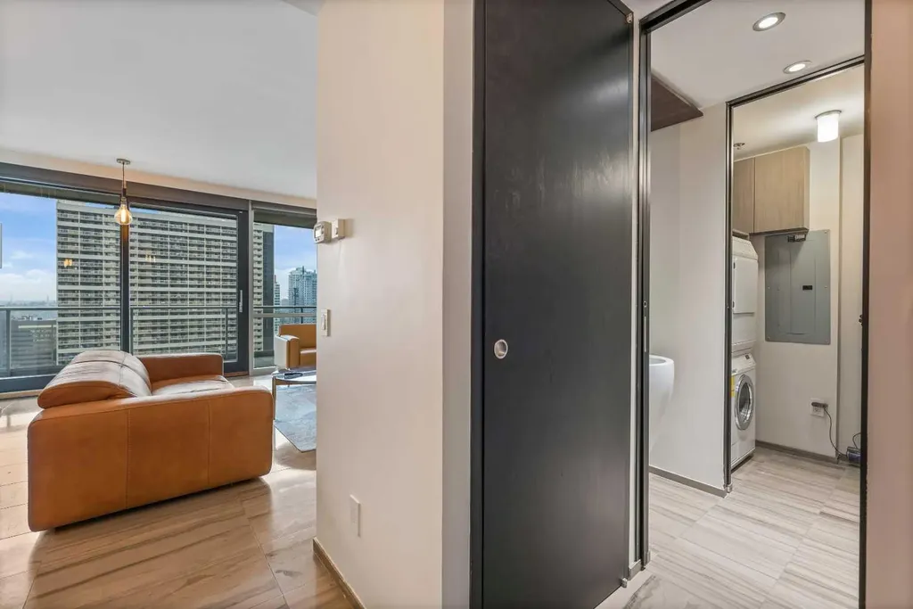 108 9 Avenue SW Calgary AB T2P 0S9