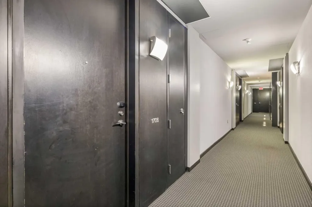 108 9 Avenue SW Calgary AB T2P 0S9