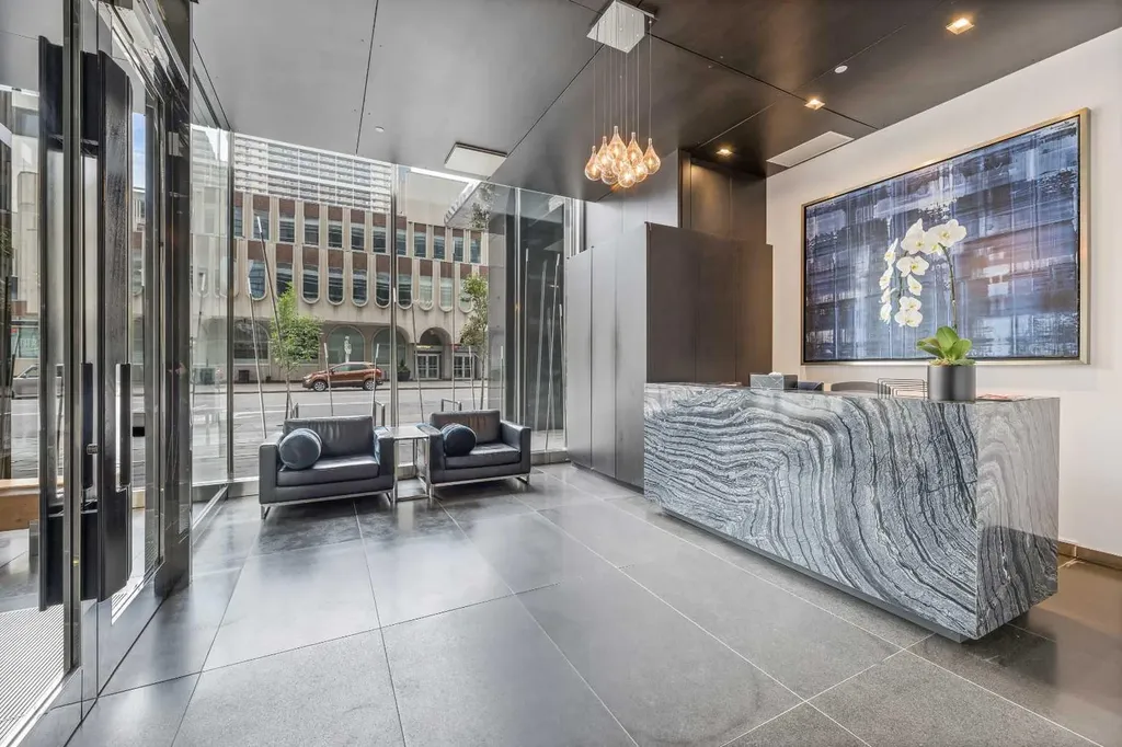 108 9 Avenue SW Calgary AB T2P 0S9