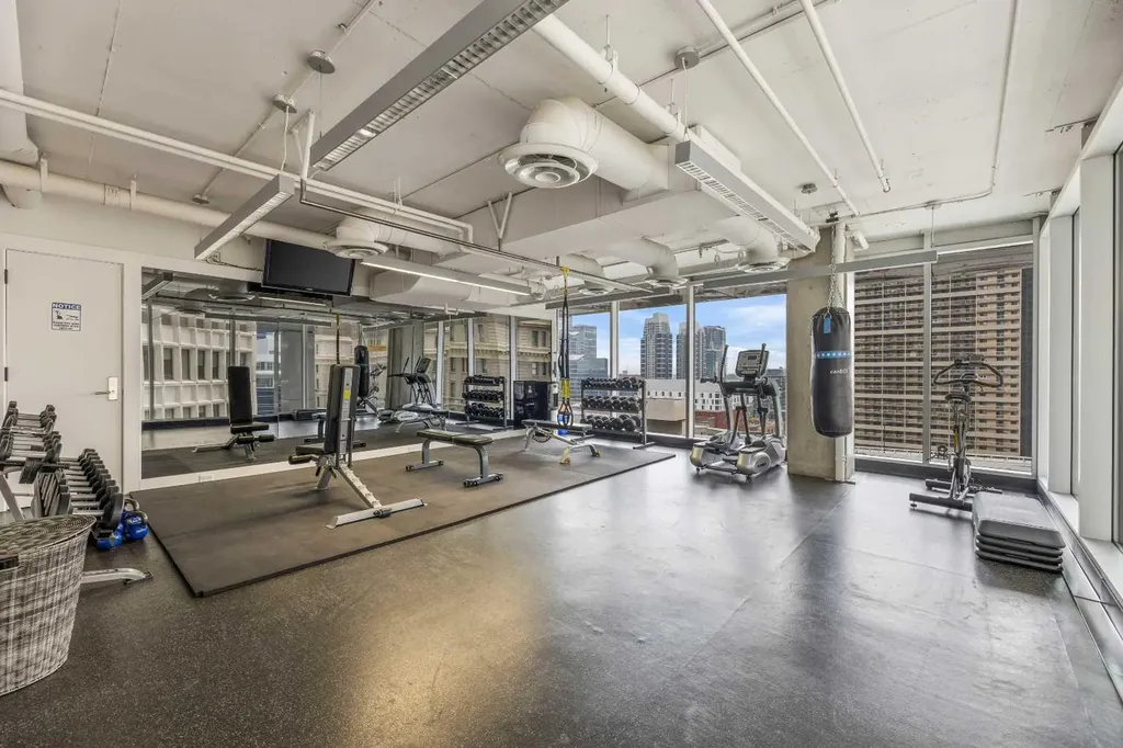 108 9 Avenue SW Calgary AB T2P 0S9