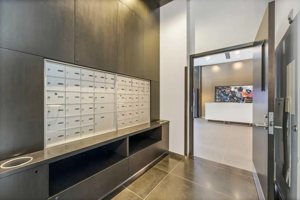 108 9 Avenue SW Calgary AB T2P 0S9