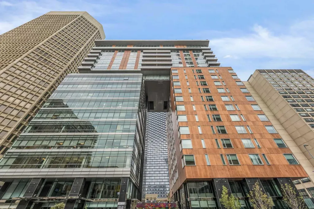 108 9 Avenue SW Calgary AB T2P 0S9