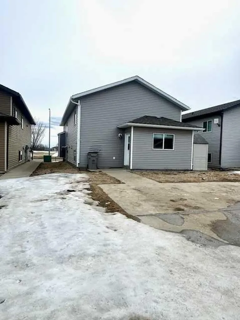 7506 114 Street Grande Prairie AB T8W0K2
