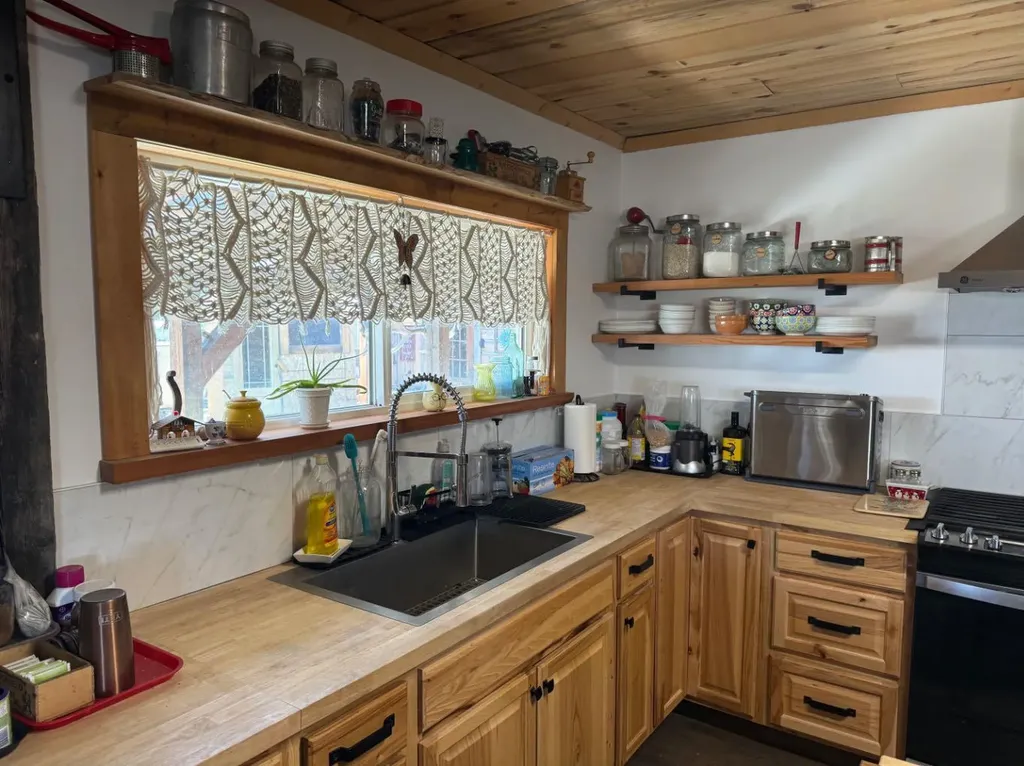 205 Hamilton Avenue Lundbreck AB T0K 1H0