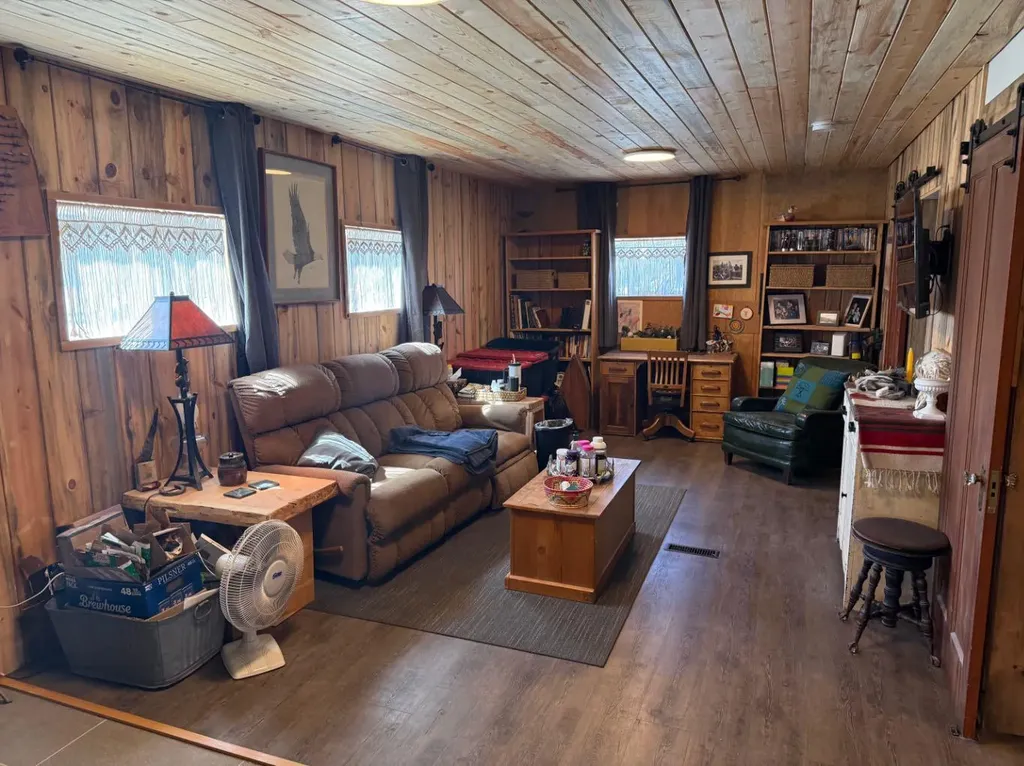 205 Hamilton Avenue Lundbreck AB T0K 1H0