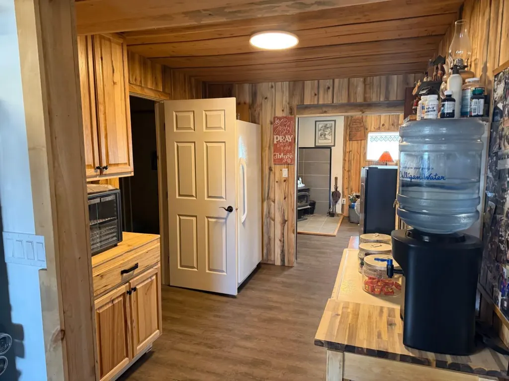 205 Hamilton Avenue Lundbreck AB T0K 1H0