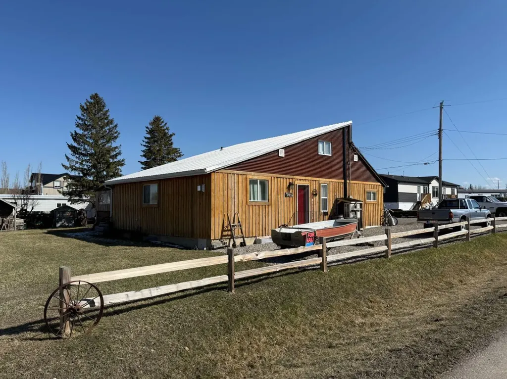 205 Hamilton Avenue Lundbreck AB T0K 1H0