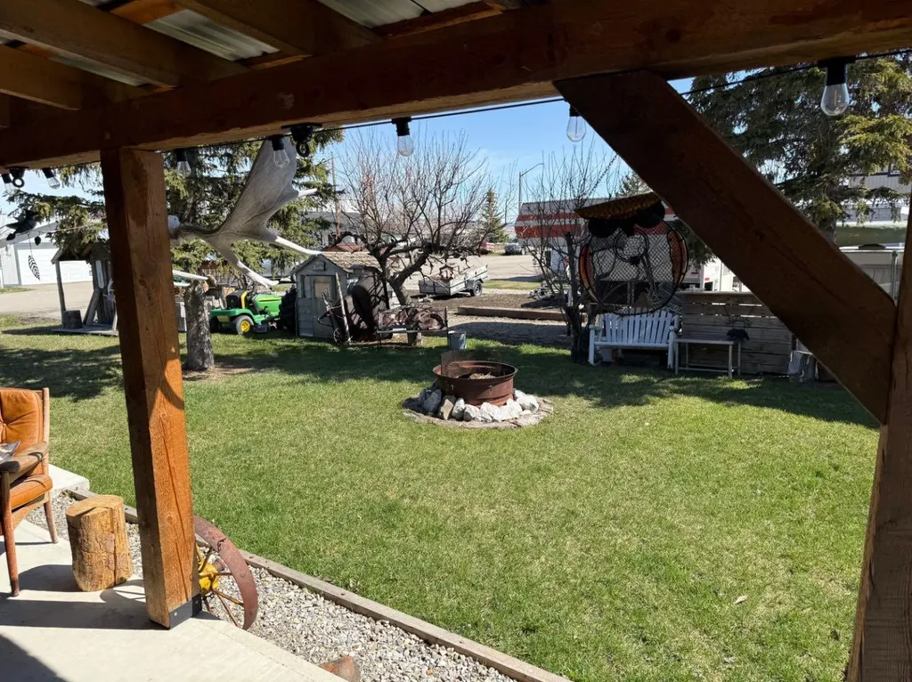 205 Hamilton Avenue Lundbreck AB T0K 1H0