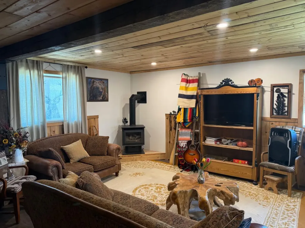 205 Hamilton Avenue Lundbreck AB T0K 1H0