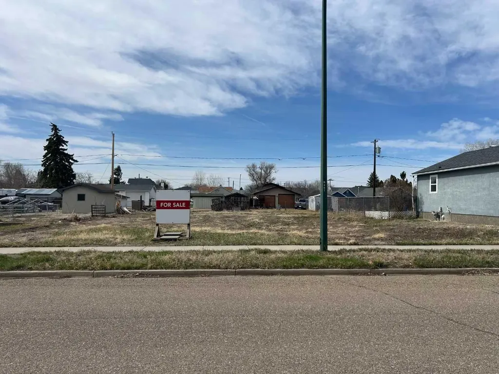 520 2 Street SE Redcliff AB T0J2P0