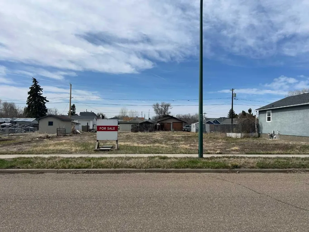 520 2 Street SE Redcliff AB T0J2P0