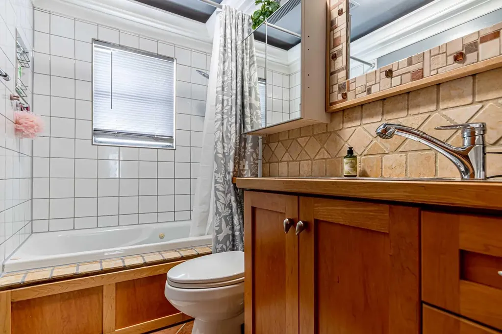 3423 1 Street NE Calgary AB T2E 3C6