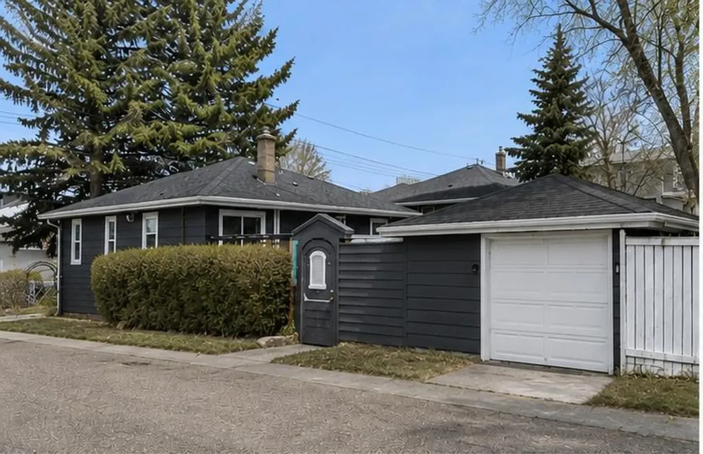 3423 1 Street NE Calgary AB T2E 3C6