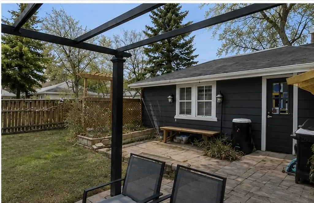 3423 1 Street NE Calgary AB T2E 3C6