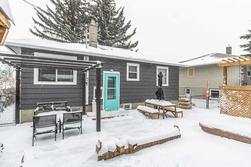 3423 1 Street NE Calgary AB T2E 3C6