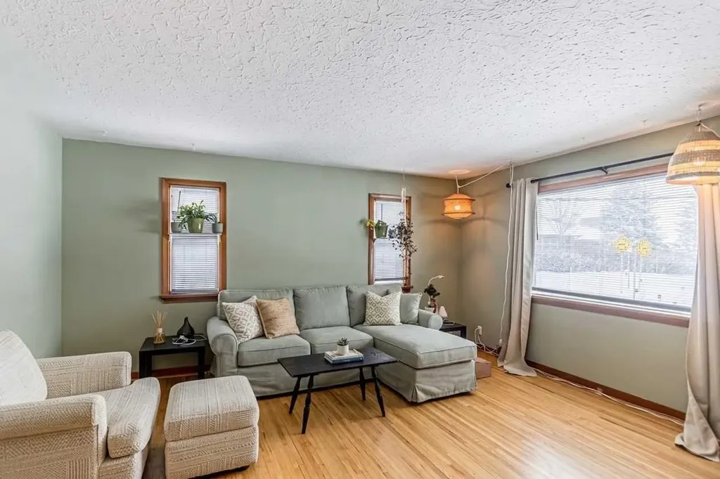 3423 1 Street NE Calgary AB T2E 3C6