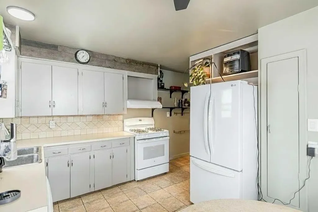 3423 1 Street NE Calgary AB T2E 3C6