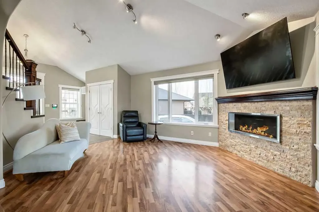 105 Lang Place Okotoks AB T1S 1W8