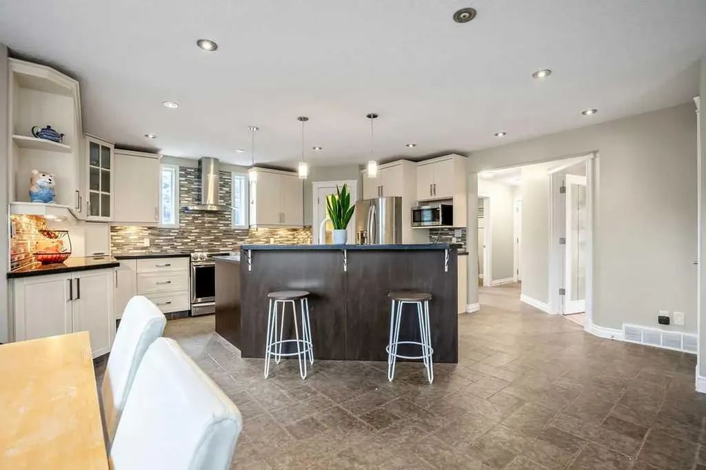 105 Lang Place Okotoks AB T1S 1W8