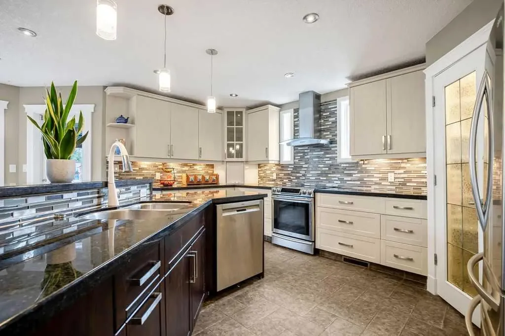 105 Lang Place Okotoks AB T1S 1W8
