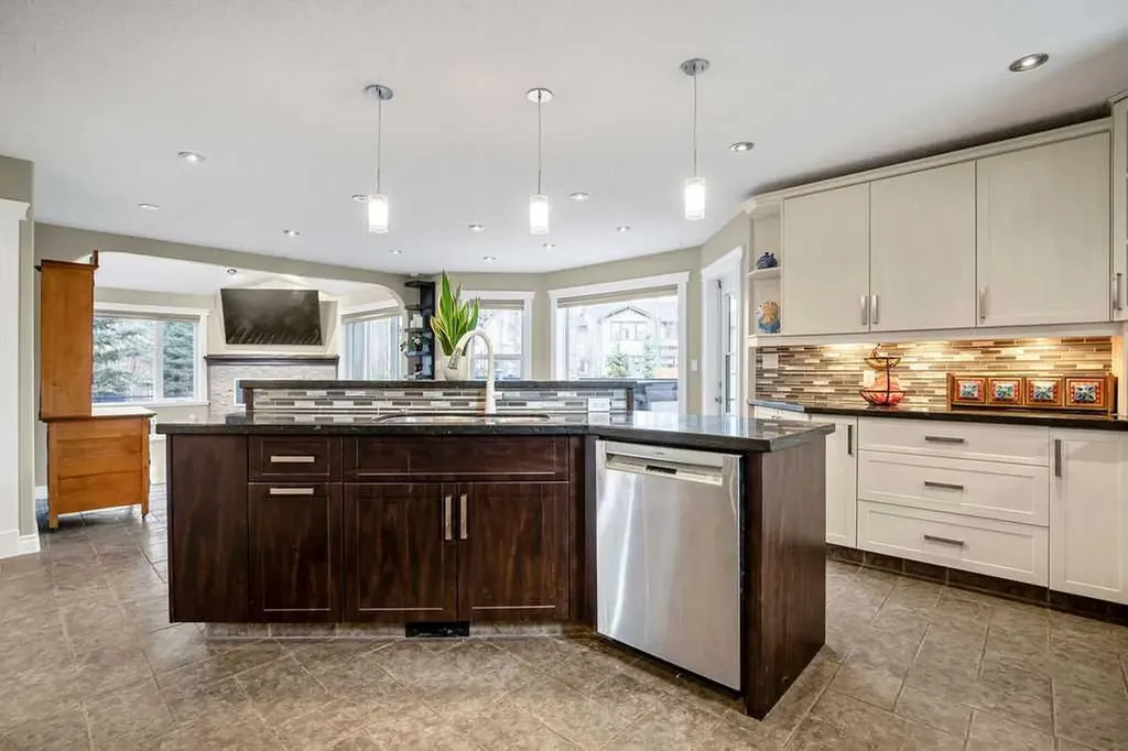 105 Lang Place Okotoks AB T1S 1W8