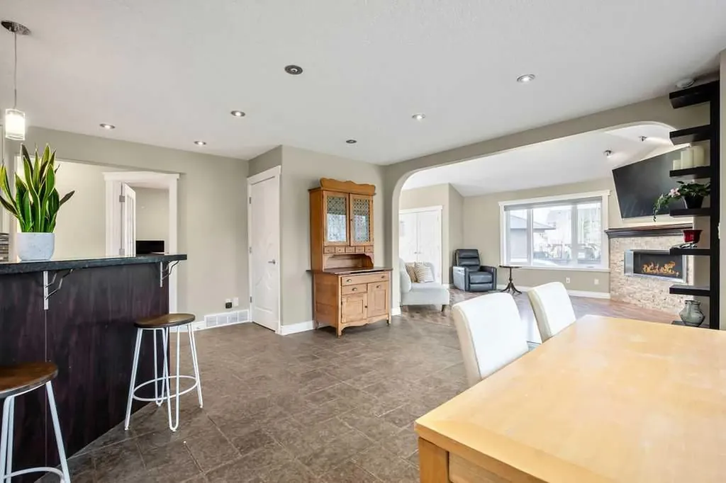 105 Lang Place Okotoks AB T1S 1W8