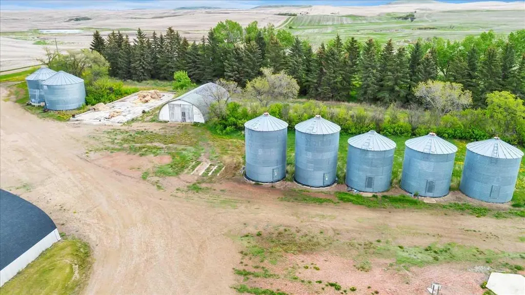 204069 Township Road 262 Rural Wheatland County AB T0J 3G0