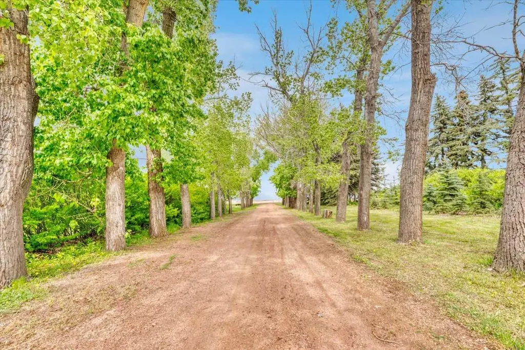 204069 Township Road 262 Rural Wheatland County AB T0J 3G0