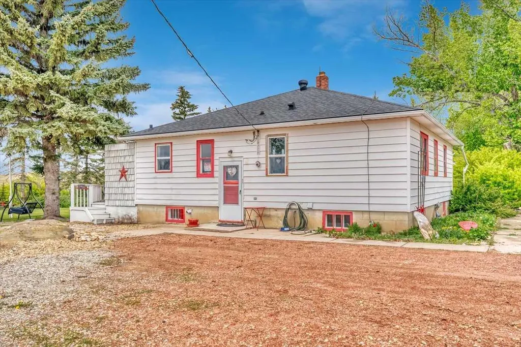 204069 Township Road 262 Rural Wheatland County AB T0J 3G0