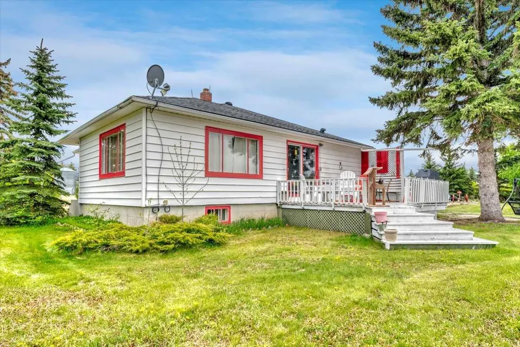 204069 Township Road 262 Rural Wheatland County AB T0J 3G0