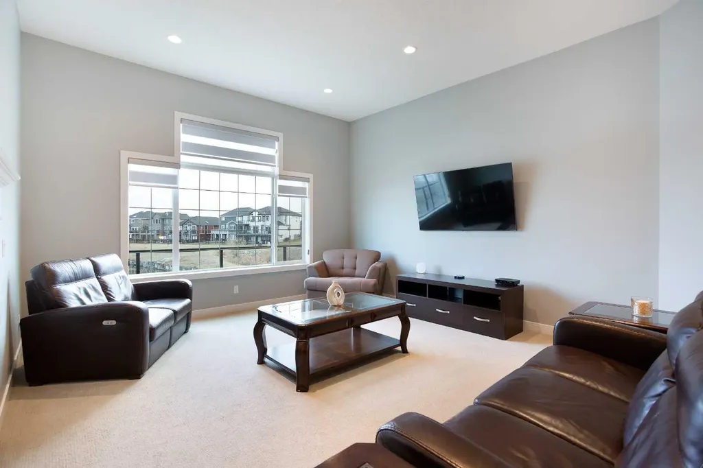 136 Rainbow Falls Glen Chestermere AB T1X 0S5