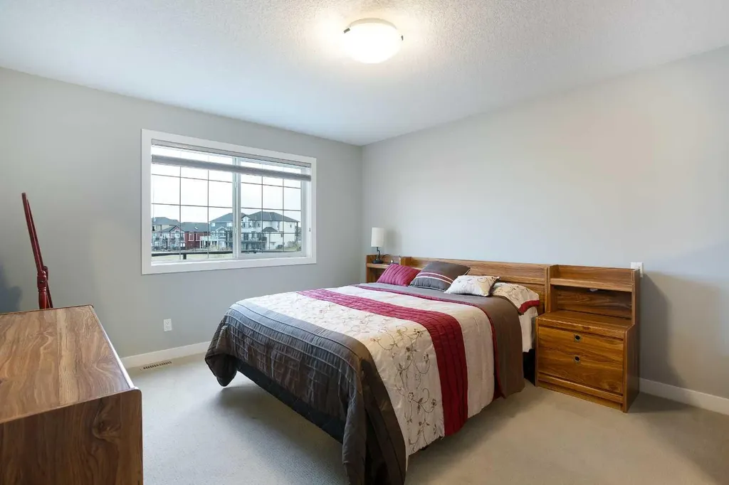 136 Rainbow Falls Glen Chestermere AB T1X 0S5