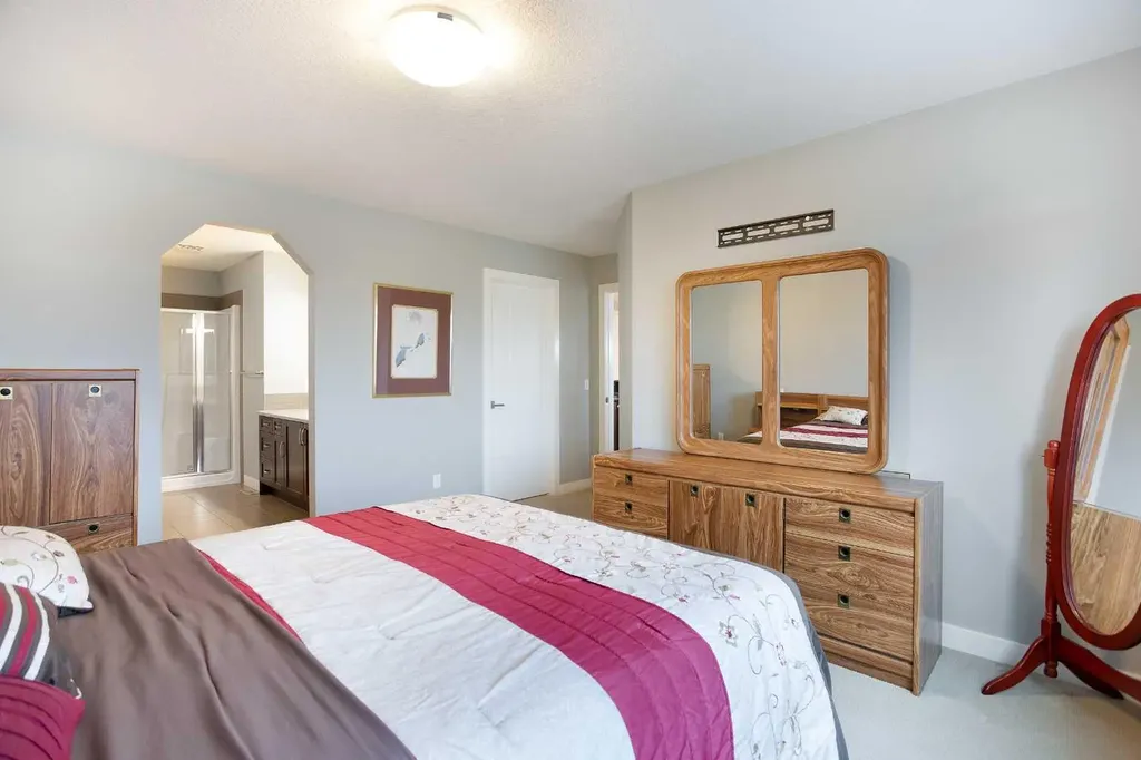 136 Rainbow Falls Glen Chestermere AB T1X 0S5