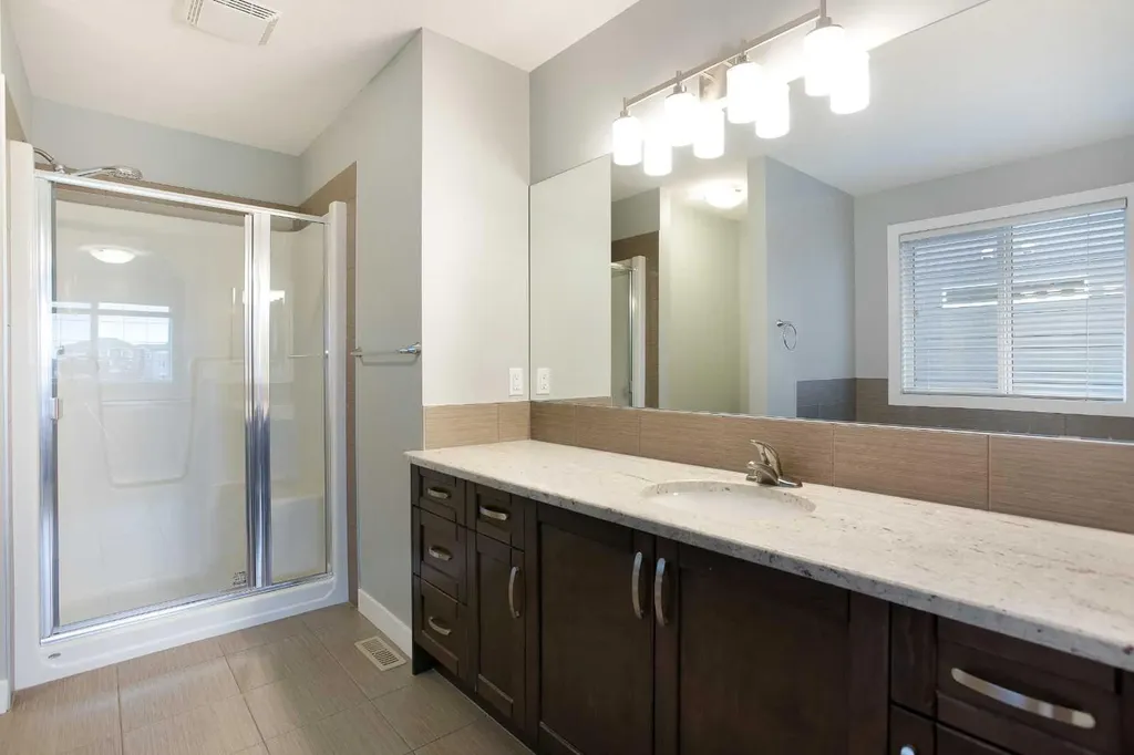 136 Rainbow Falls Glen Chestermere AB T1X 0S5