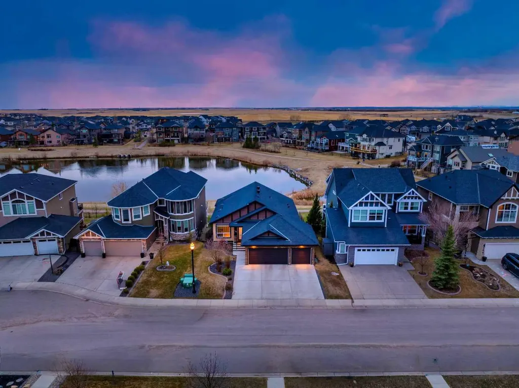 136 Rainbow Falls Glen Chestermere AB T1X 0S5