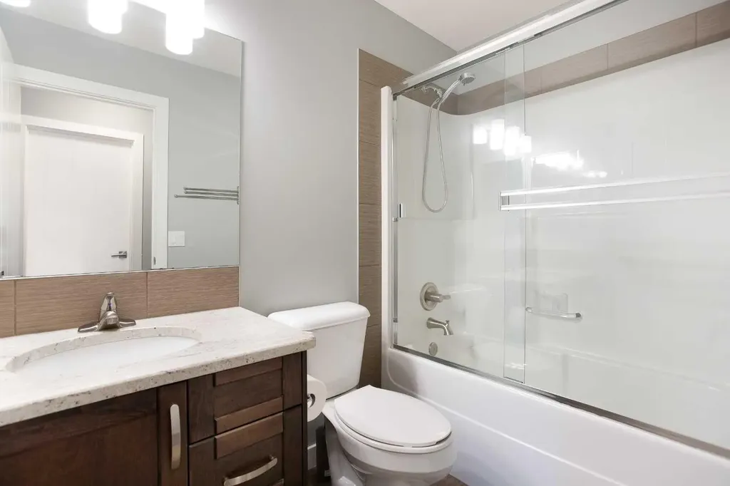 136 Rainbow Falls Glen Chestermere AB T1X 0S5